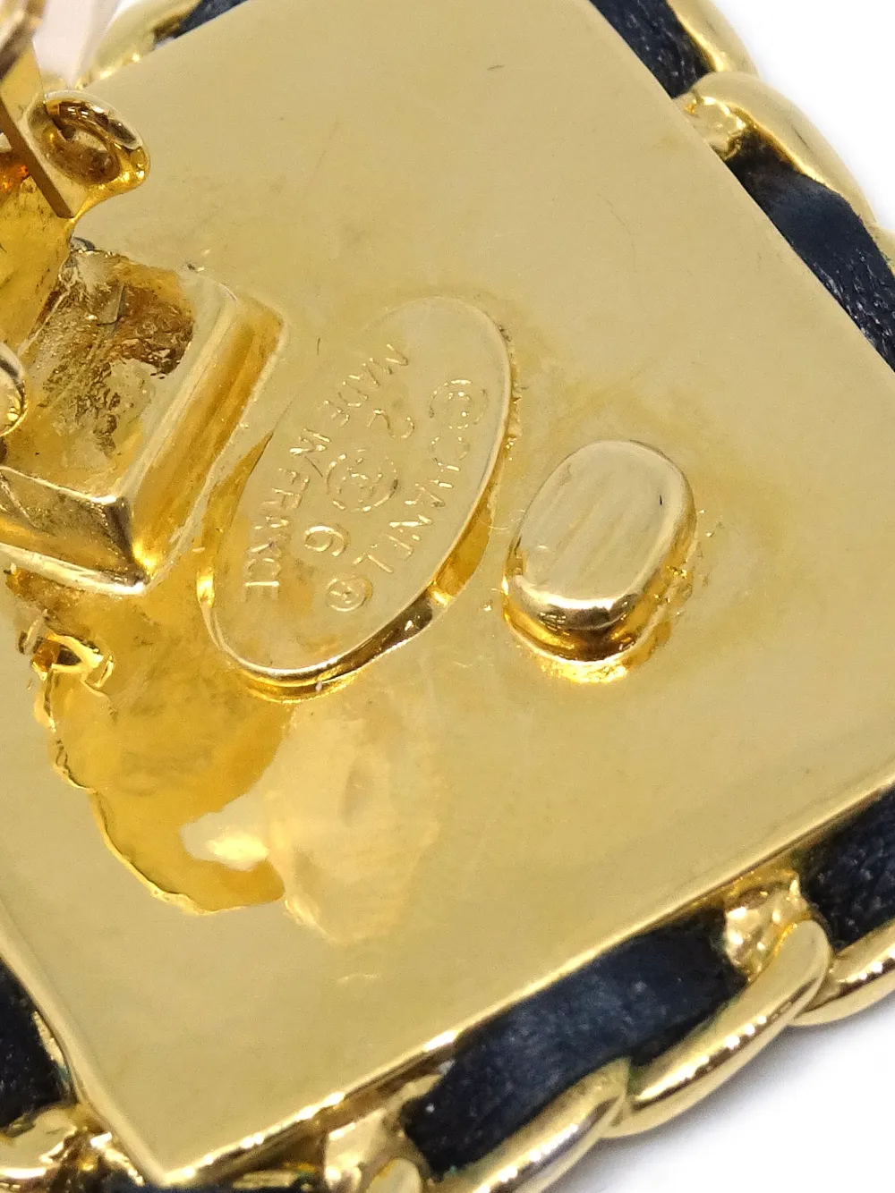Pre-owned Chanel 1980-1990 Leather-trimmed Cc Clip-on Earrings In Gold