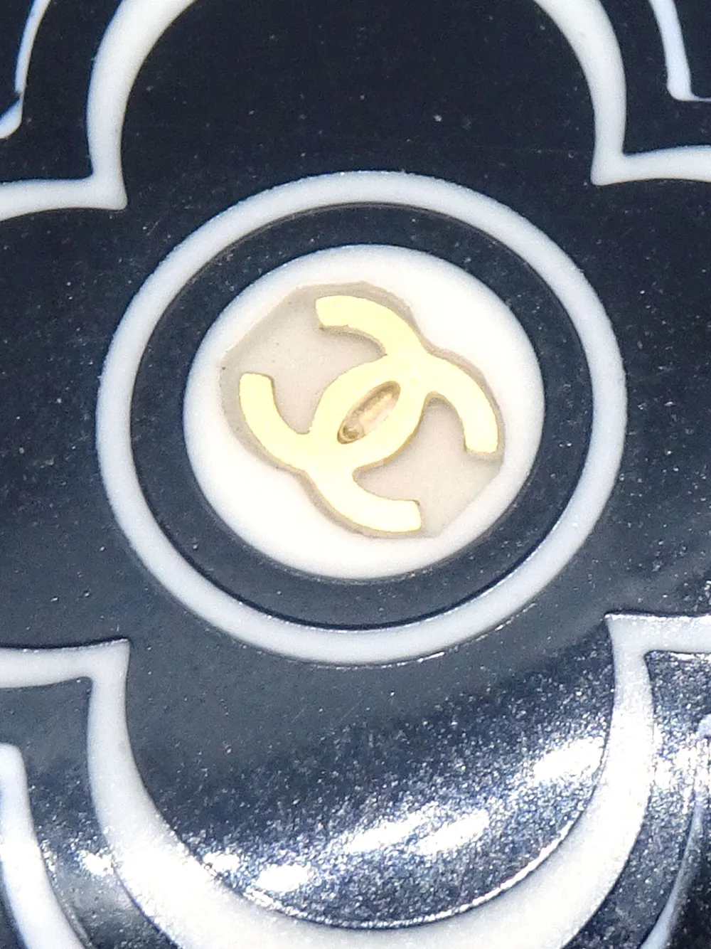Pre-owned Chanel 2002 Camellia-print Cc-logo Ring In Black