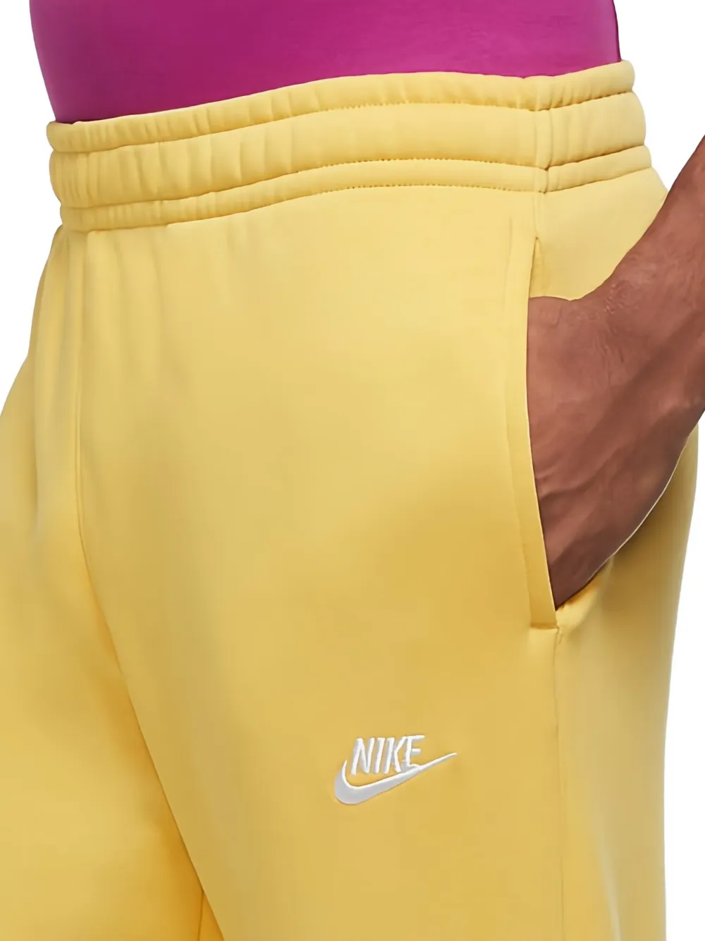 Nike Club track pants Geel