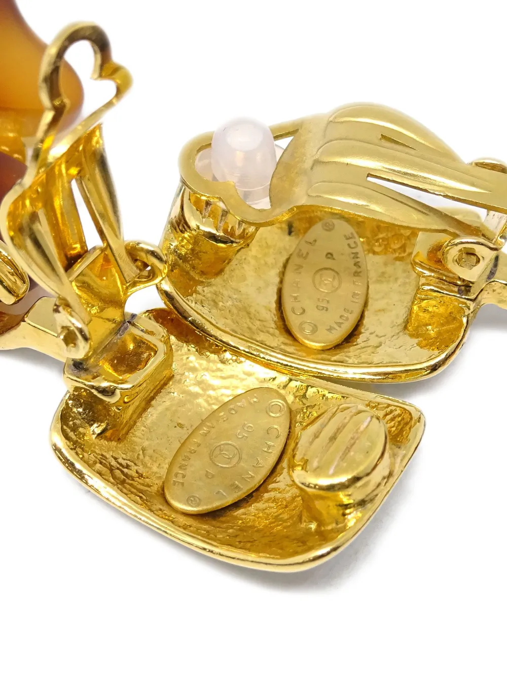 Pre-owned Chanel 1995 Cc Clover-motif Clip-on Earrings In Gold
