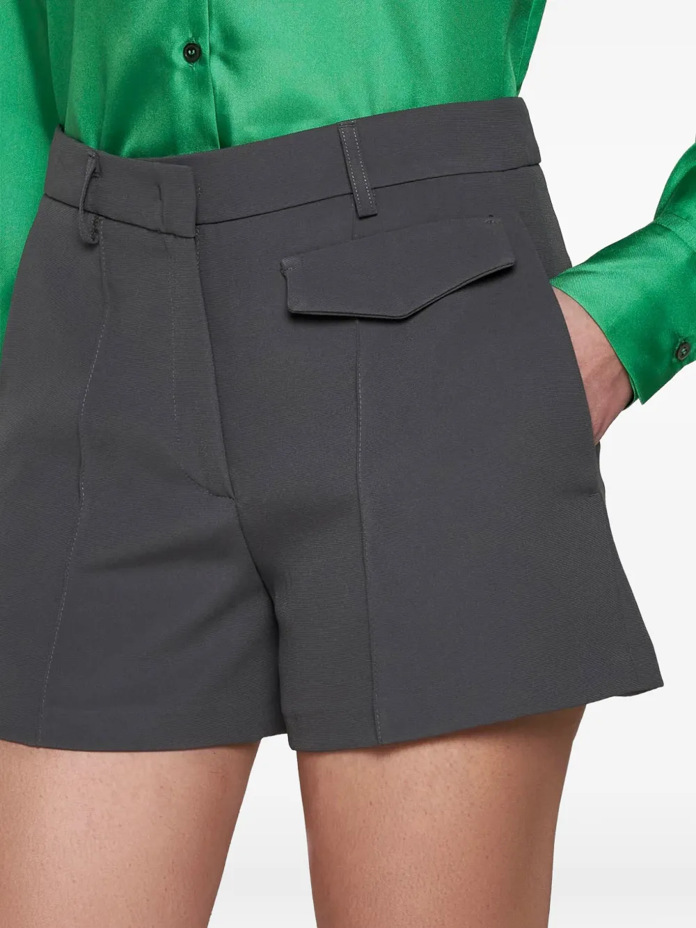 Blanca Vita pleated pocket shorts Grijs