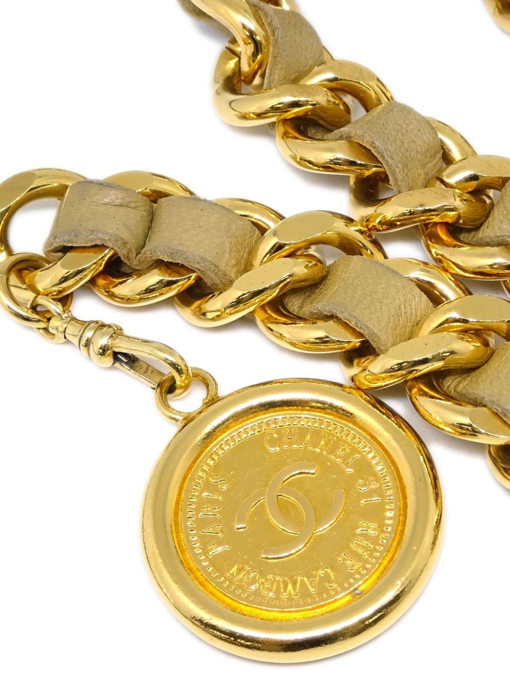 Pre-owned Chanel Medallion 搭链腰带（1990-2000年典藏款） In Gold