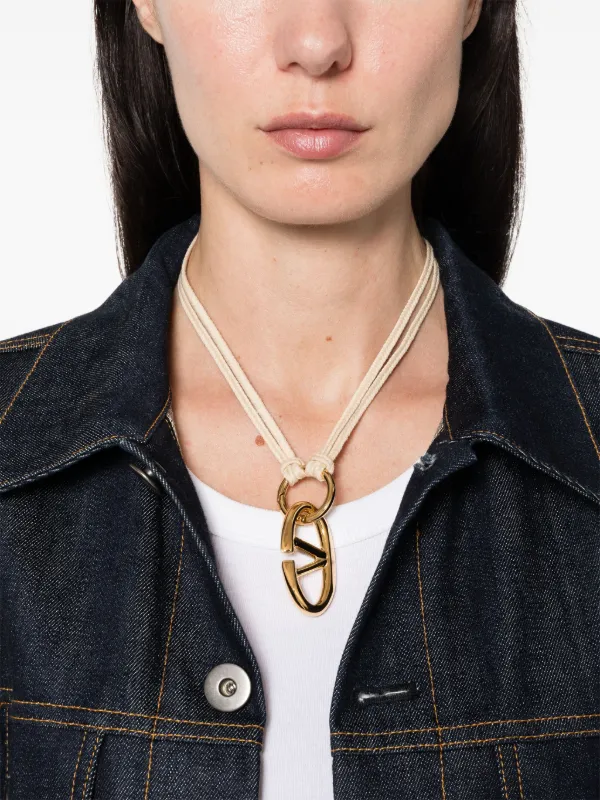 【VALENTINO】Vlogo the bold edition l necklace（関税込） Valentino Garavani Bold Edition Vlogo Necklace | Neutrals