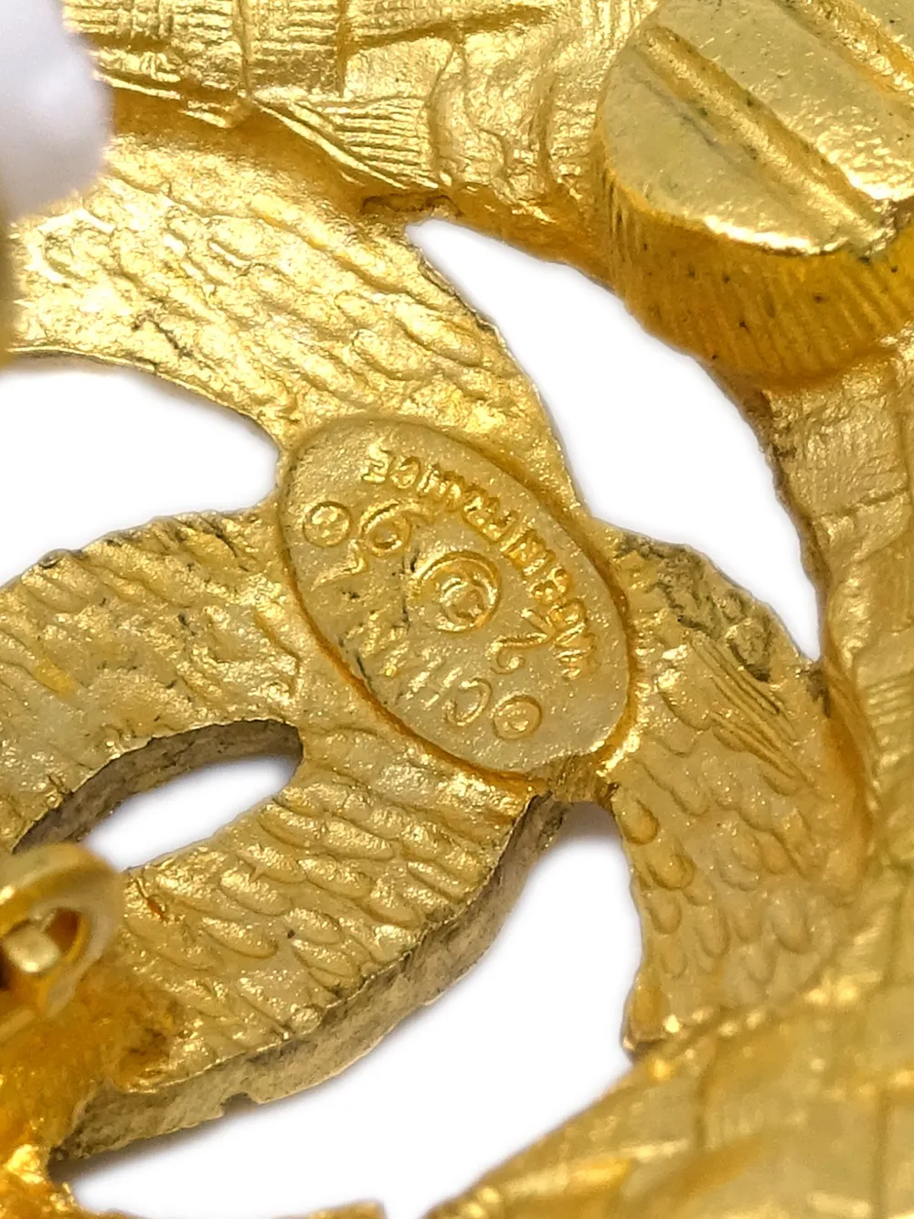 Pre-owned Chanel 1994 Tweed-effect Cc-logo Clip-on Earrings In Gold
