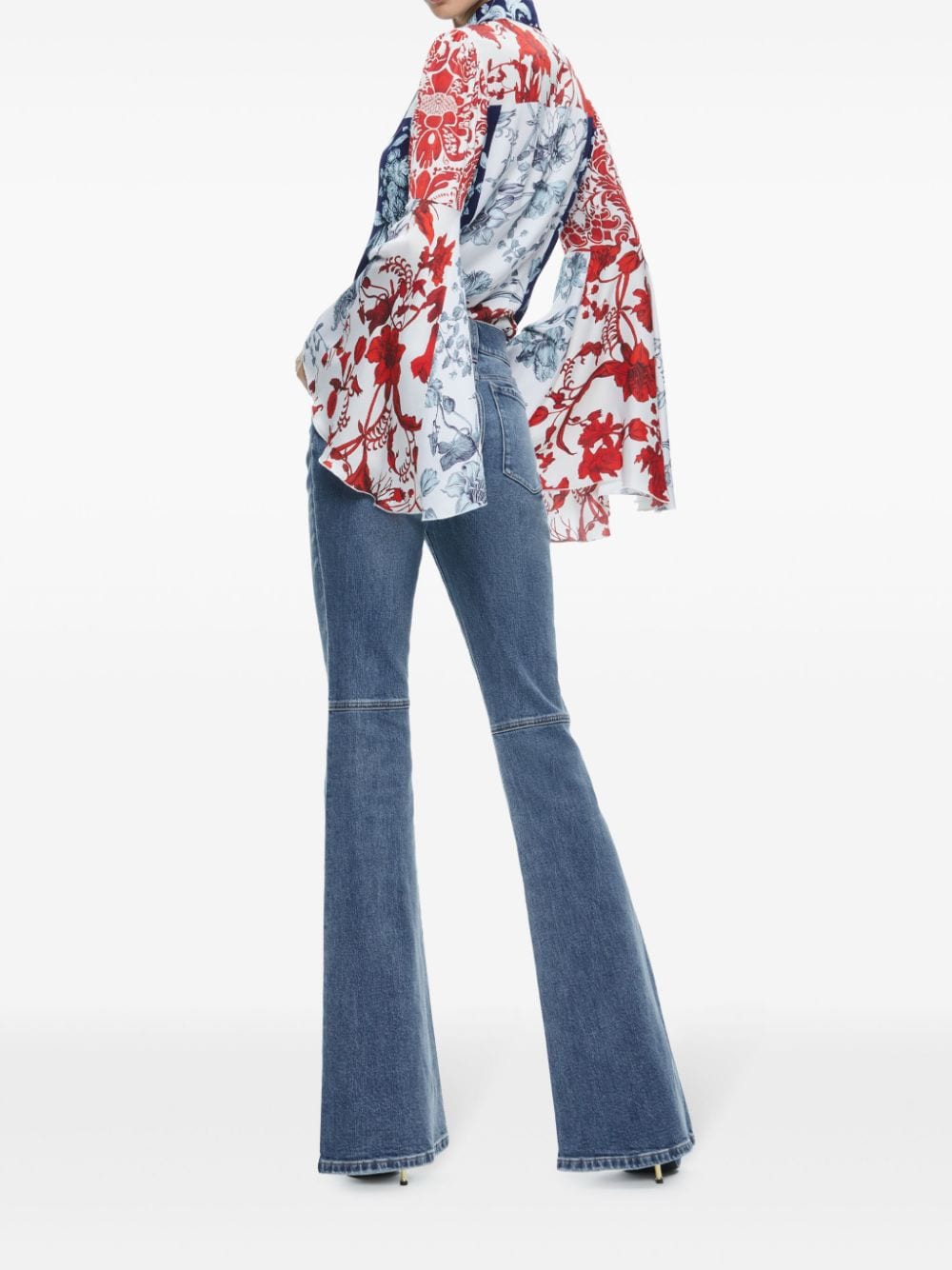 Shop Alice And Olivia Willa Floral-print Crepe Blouse In 蓝色