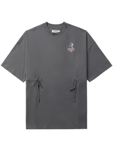 Musium Div. playera bordada con cordones en la pretina