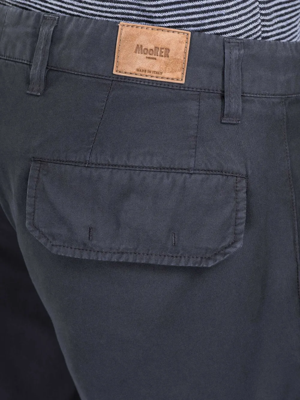 Moorer Buttoned Cargo Shorts In Blue