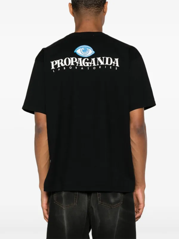 【関税込み】Undercoverism ブラック グラフィックTシャツ Undercover logo-print Cotton T-shirt | Black | FARFETCH