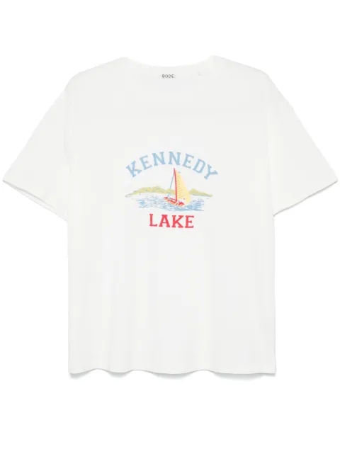 BODE تيشيرت بطبعة 'كينيدي ليك'