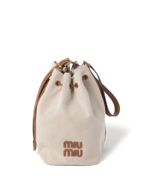 Miu Miu bolsa bucket con letras del logo