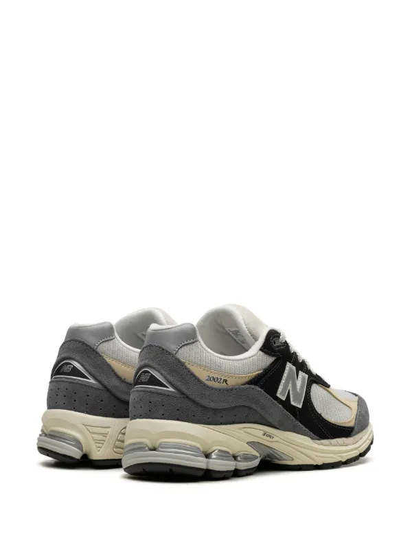 New Balance 2002R スエードスニーカー | ブラック | FARFETCH JP