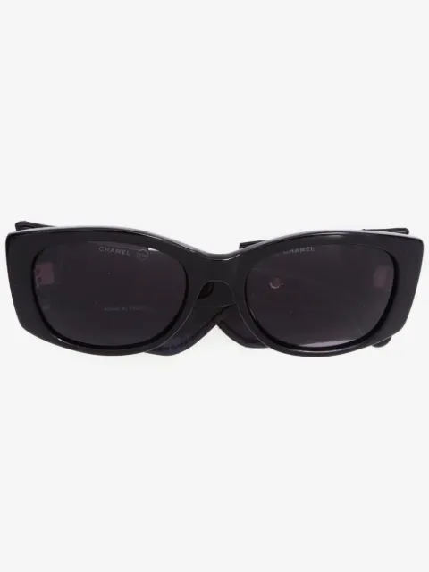 CHANEL Pre-Owned 2000s oval-frame diamond-quilted sunglasses