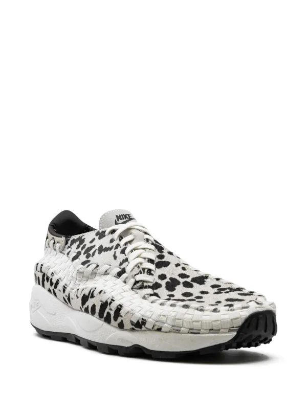 Hoe kan ik deze witte stippen van mijn zool verwijderen? (Het zijn de Court  Vision Lows Next Nature Black) (Ze zijn gloednieuw) : r/Nike