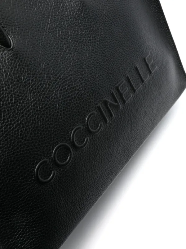 ★Coccinelle★ Myrtha LOGO本革トート 2025SS【イタリア買付】 COCCINELLE Myrtha Maxi Log Handbag Grained Leather Noir