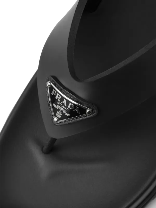 Prada トライアングルロゴ パンプス | ブラック | FARFETCH JP