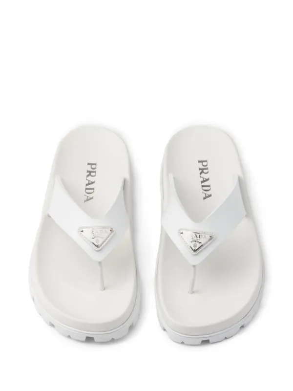 【PRADA】lady's triangleロゴ white スリッパ Prada triangle-logo Flip Flops | White | FARFETCH