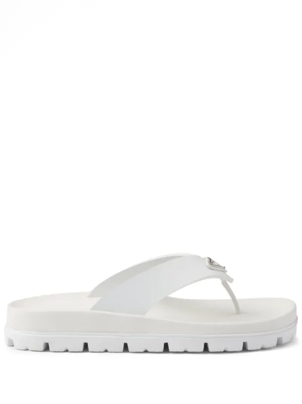 【PRADA】lady's triangleロゴ white スリッパ Prada triangle-logo Leather Slides | White | FARFETCH