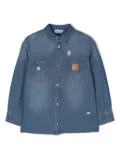 Moschino Kids logo-patch denim shirt - Blue