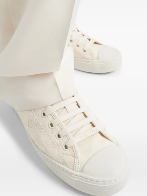 PRADA スニーカー 38.5 プラダ PRADA スニーカー パデッドレザー 三角