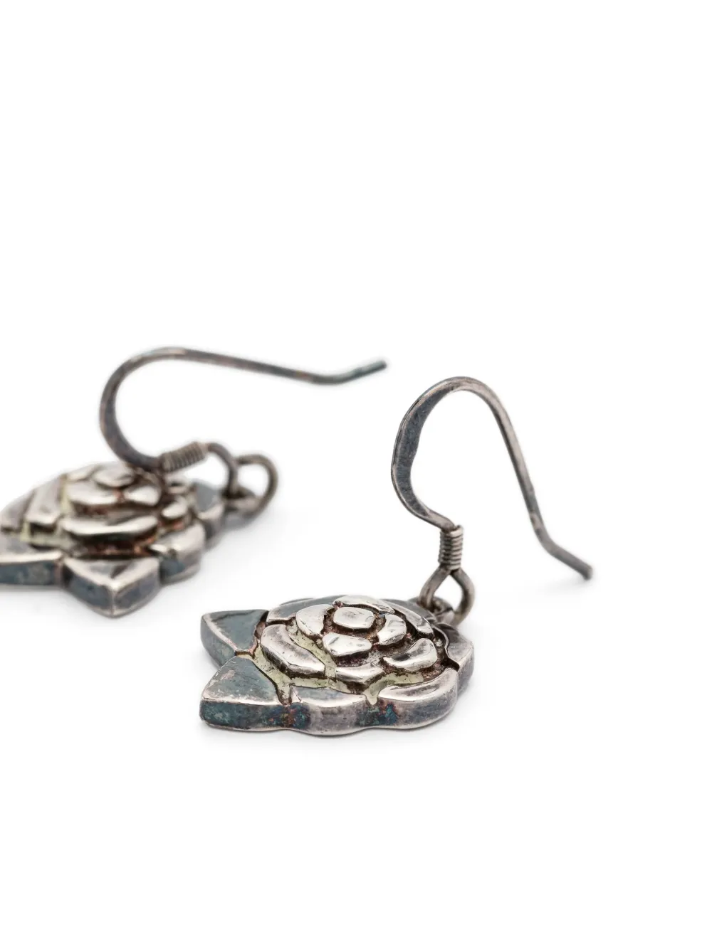 Pre-owned Chanel 1990s Camélia Rose-pendant Earrings In Silver