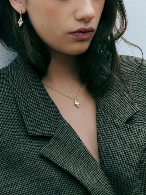 Otiumberg kite pendant necklace