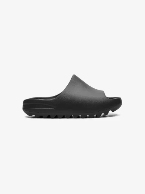 Adidas Yeezy Kids "Dark Onyx" slides 