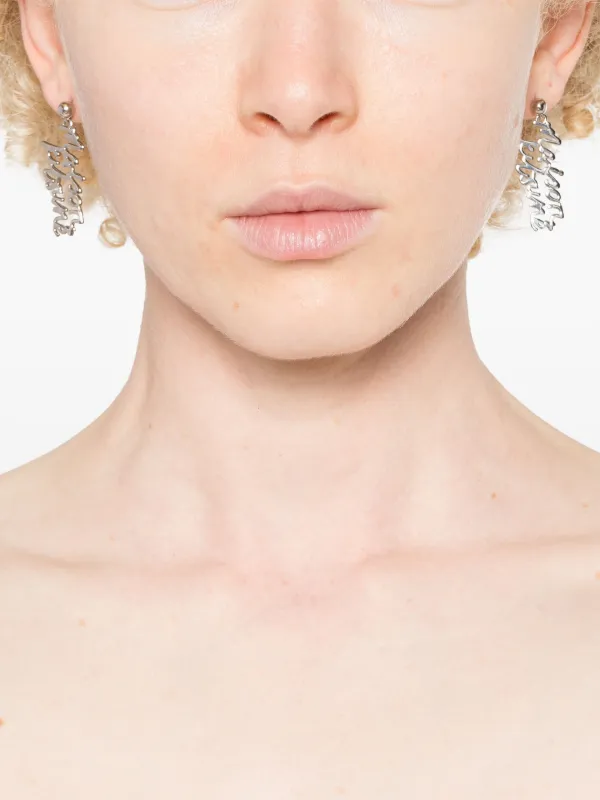 メゾン キツネ HANDWRITTEN-LOGO EARRINGS Maison Kitsuné handwritten-logo Earrings | Silver | FARFETCH ID