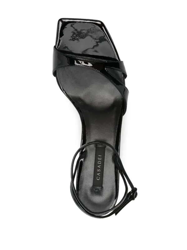 Casadei カットアウト エナメルレザー サンダル | ブラック | FARFETCH JP