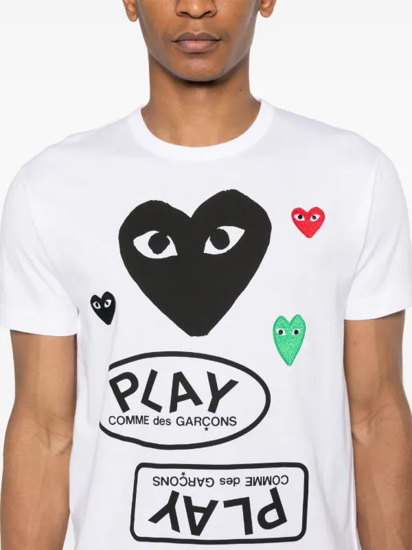 PLAY COMME des GARCONSハートロゴPLAY CDG T-Shirt メンズ Comme Des Garçons Play heart-patch T-shirt | White | FARFETCH