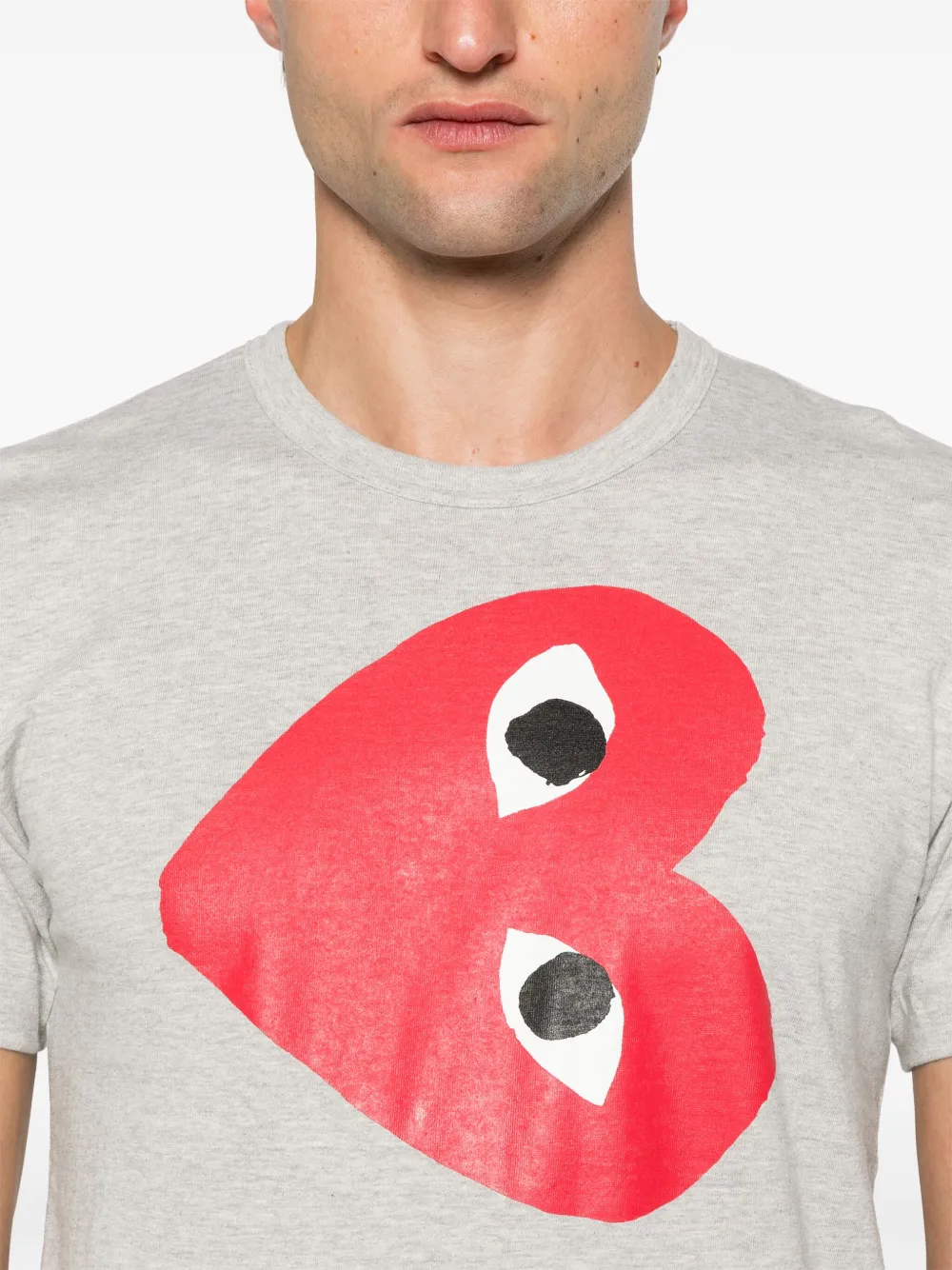 Comme Des Garçons Play T-shirt met hartprint Grijs