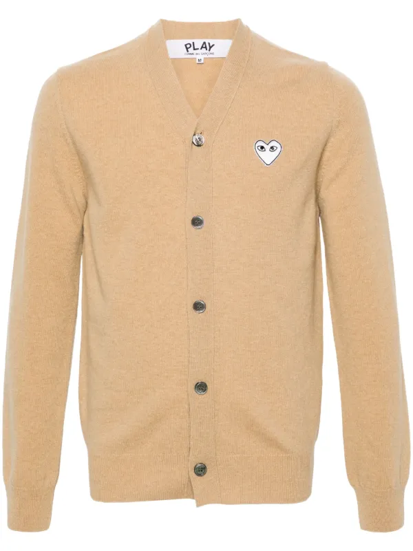 COMME des GARCONS PLAY カーディガン ベージュ ハートロゴ COMME des GARCONS PLAY カーディガン ベージュ ハートロゴ