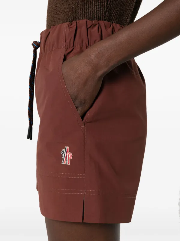 MONCLER GRENOBLE ロゴ入りショートパンツ Moncler Grenoble ロゴパッチ ショートパンツ | ブラウン