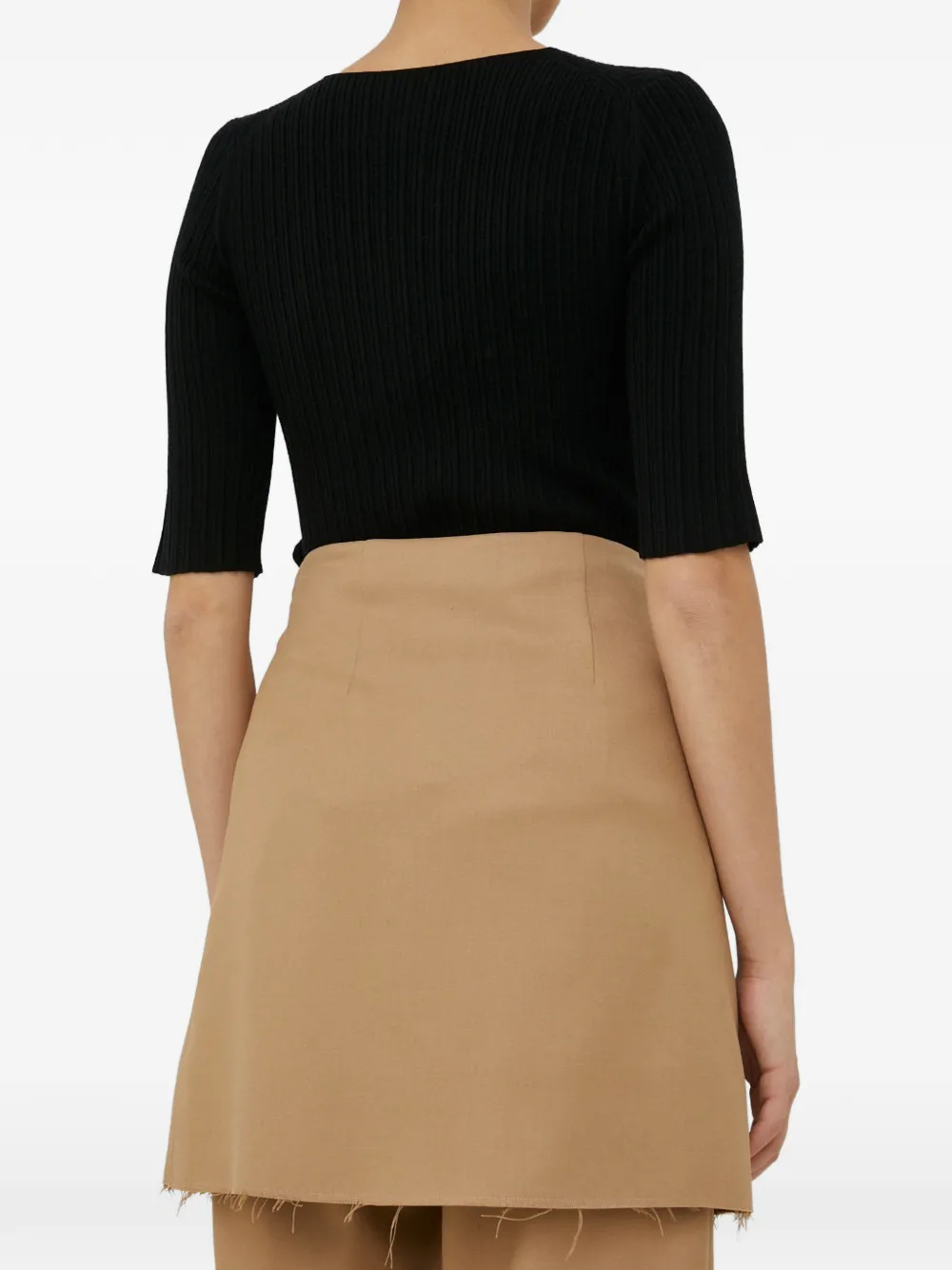 By Malene Birger Rok met knoopdetail en franje Bruin