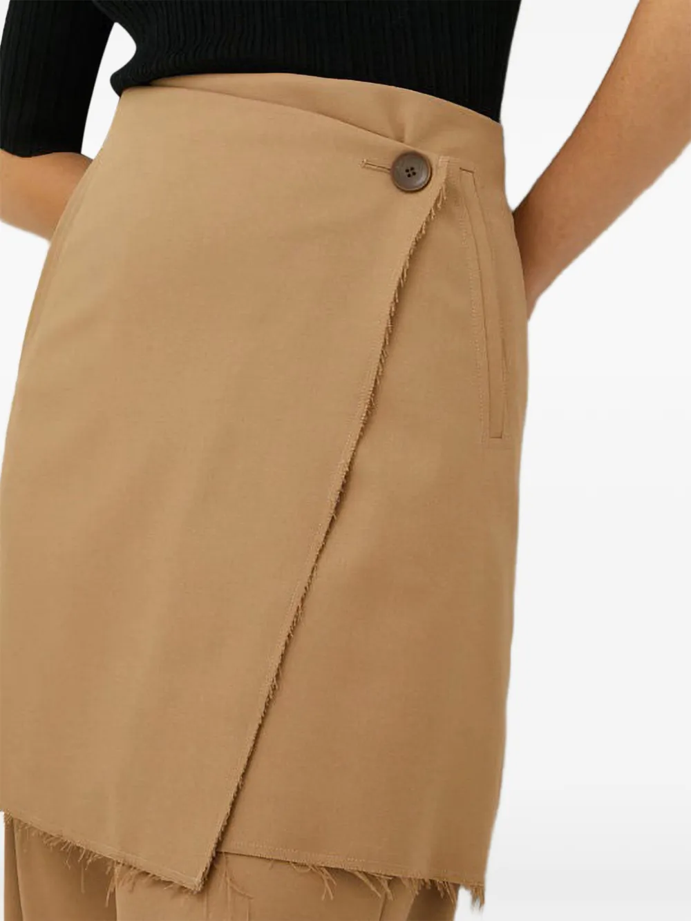 By Malene Birger Rok met knoopdetail en franje Bruin