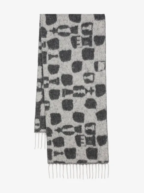 Henrik Vibskov mascada con piezas de ajedrez en jacquard