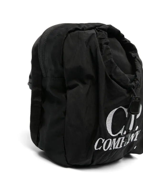 C.P. Company ブラックショルダーバッグ C.P. Company☆レンズワッペン クロスボディ・ショルダーバッグ