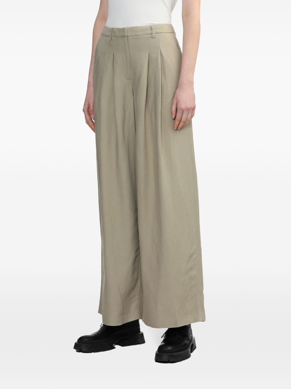 Shop Herskind Pleated Cropped Trousers In 中性色