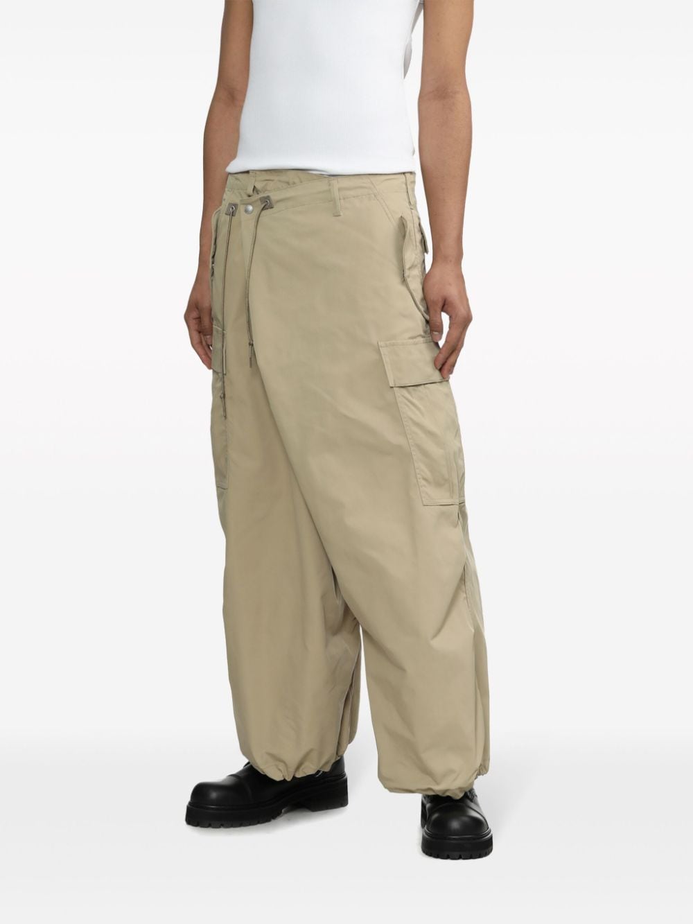 Junya Watanabe MAN Asymmetrische cargo broek met wijde pijpen Beige