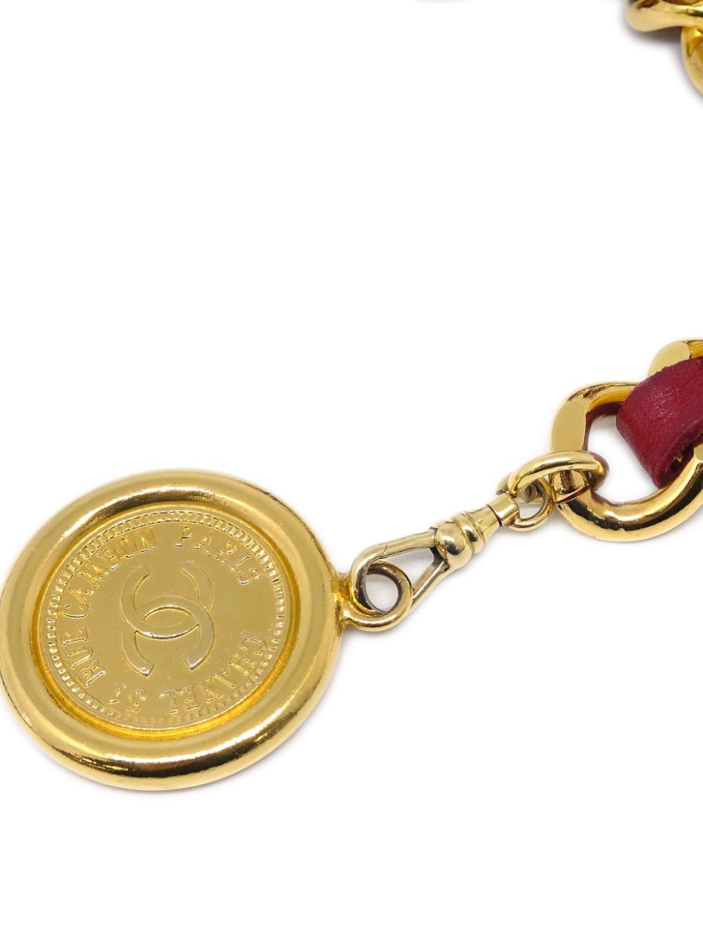 Pre-owned Chanel Medallion 皮质搭链腰带（1990-2000年代典藏款） In Red