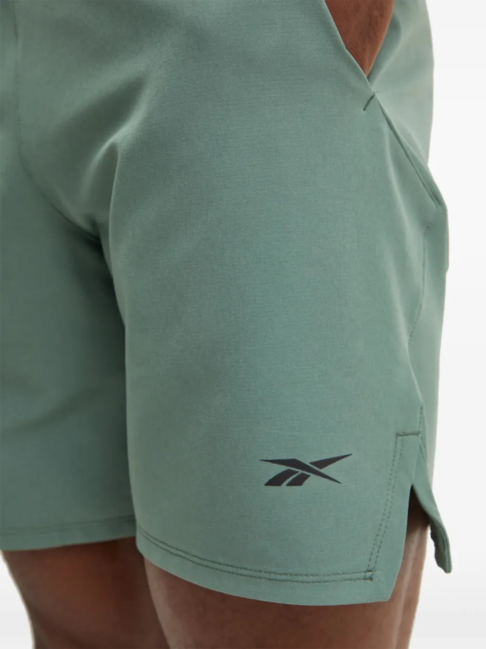 Reebok Strength 4.0 shorts met elastische taille en logo-print Groen