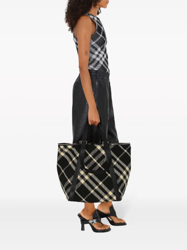 Burberry Festival チェック ハンドバッグ | ブラック | FARFETCH JP
