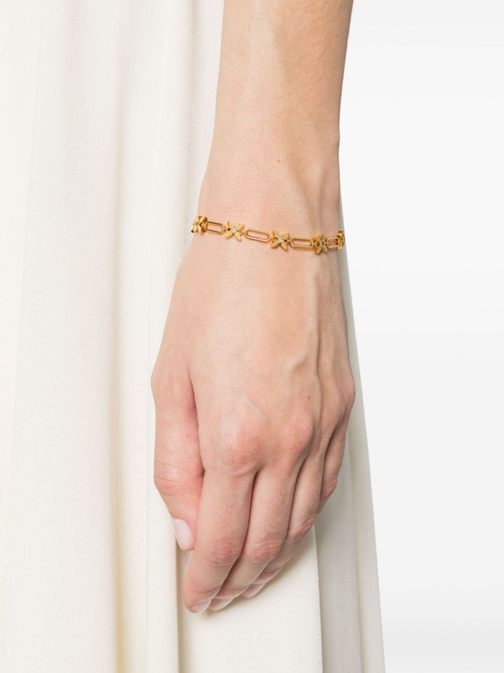 Shop Kate Spade Heritage Bloom Line Bracelet In Gold