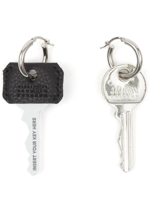 Boucles d'oreilles pendantes Numeric Signature Key - MM6 Maison Margiela - Modalova