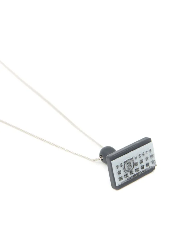 MM6 Maison Margiela Stamp ペンダントネックレス | シルバートーン