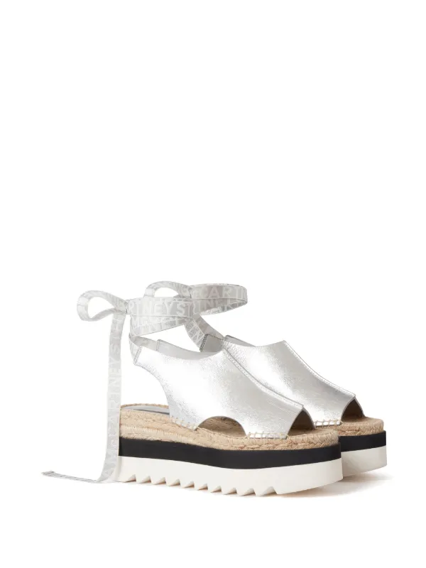Stella McCartney Gaia ロゴ サンダル | シルバートーン Stella McCartney Gaia ロゴ サンダル | シルバートーン