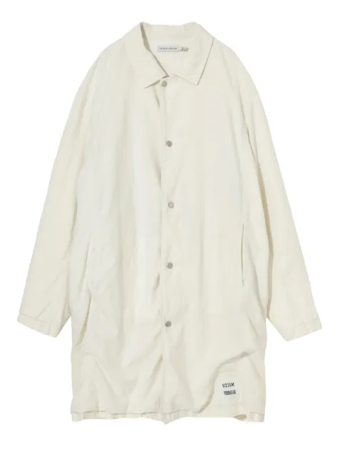 Undercover abrigo con detalle de cierre