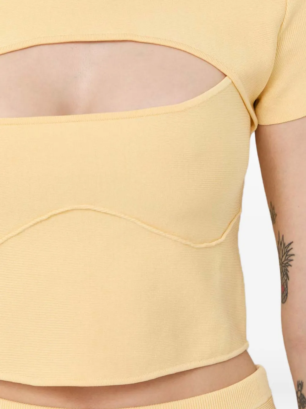 Patrizia Pepe Top met korte mouwen en uitgesneden details Geel