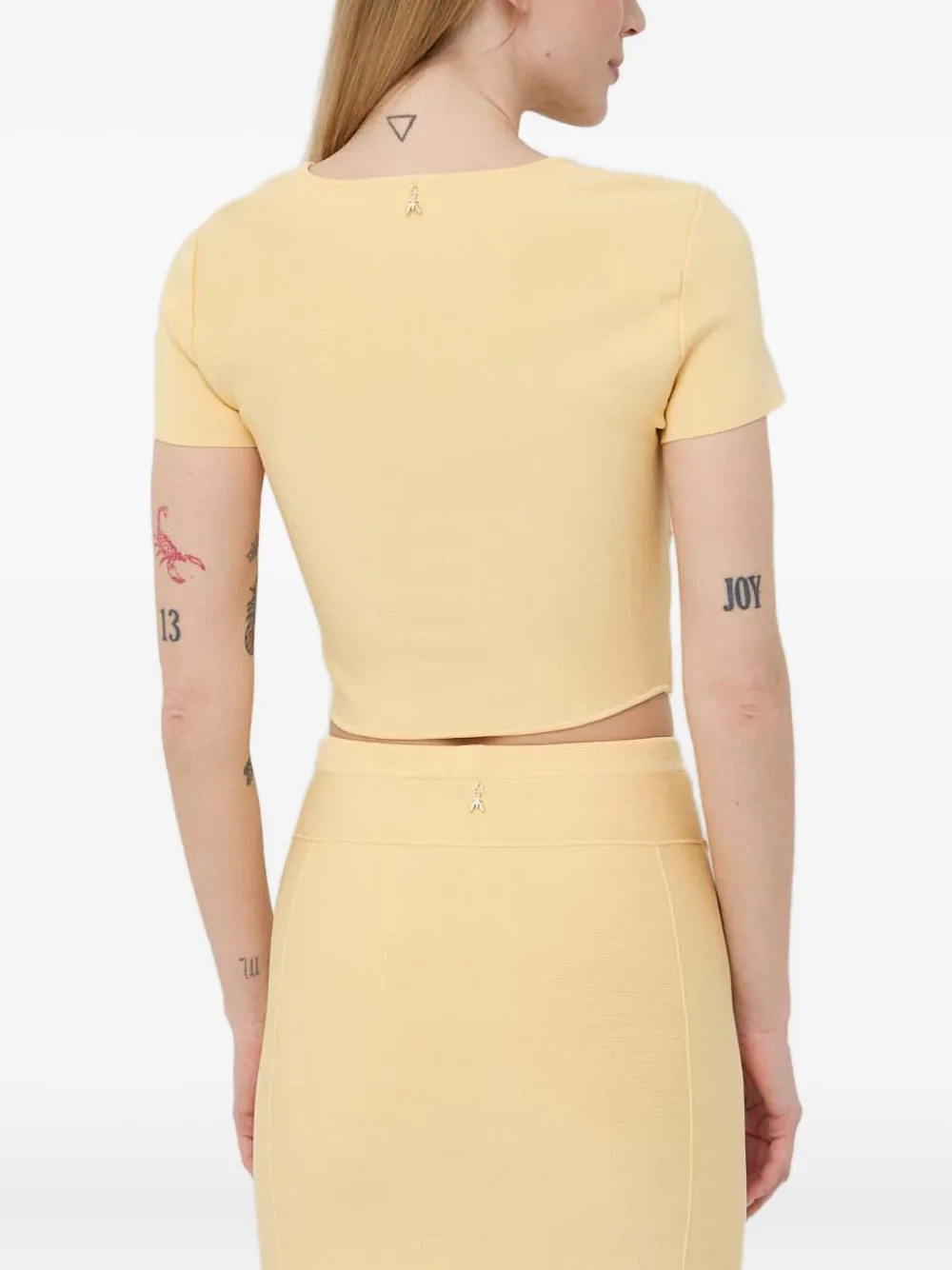Patrizia Pepe Top met korte mouwen en uitgesneden details Geel