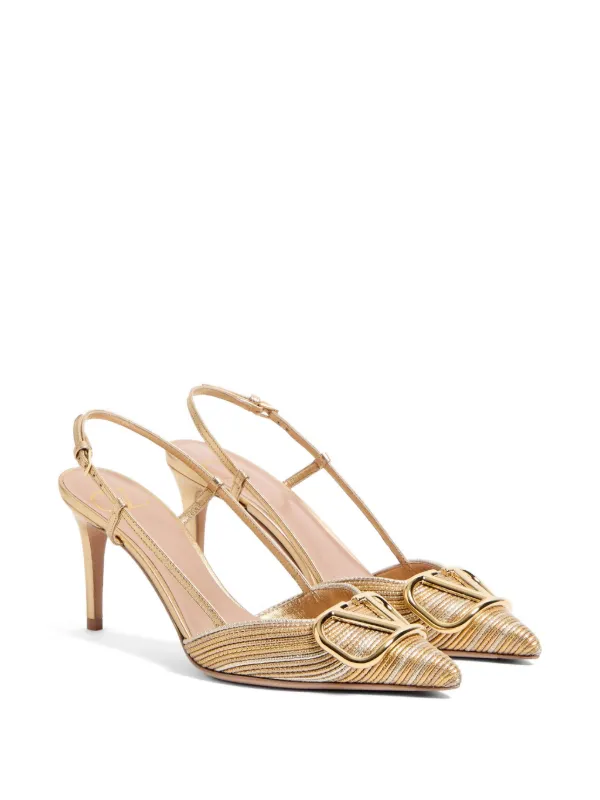 VALENTINO ゴールドのロゴバックルが特徴のスリングバックパンプス。 Valentino Garavani Vロゴ シグネチャー スリングバック パンプス
