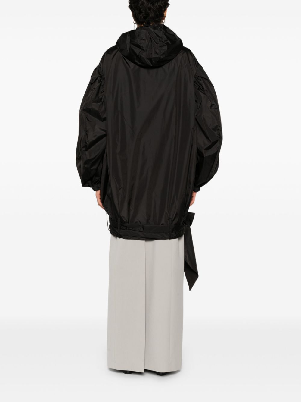 Shop Simone Rocha Lightweight Bow-belt Jacket In Schwarz